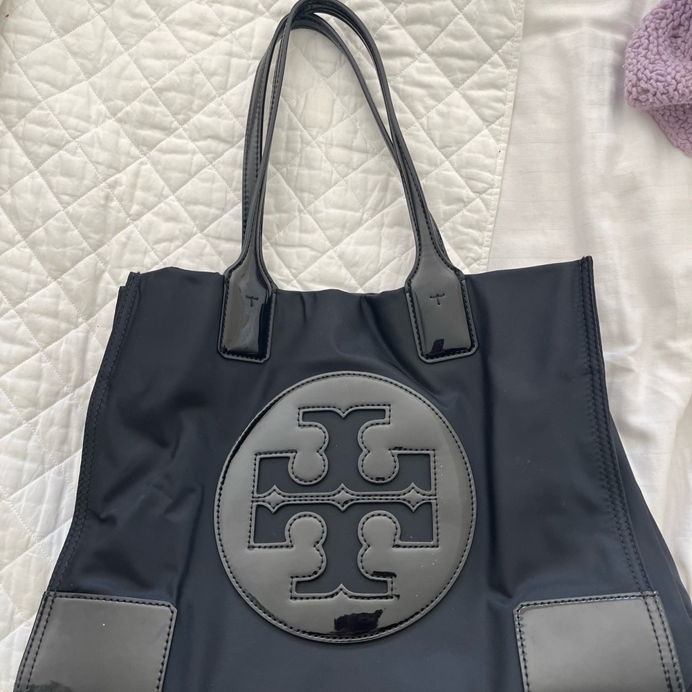 Lightly used Tory Burch bag, mid sized tote bag